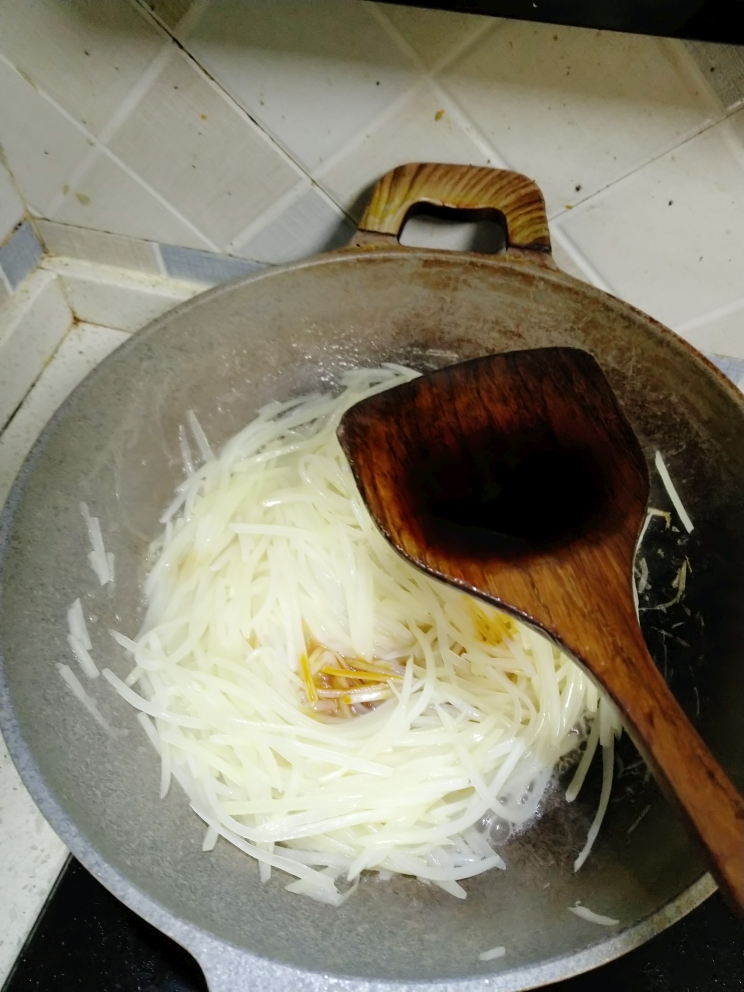 香喷喷酸溜土豆丝的做法 步骤6