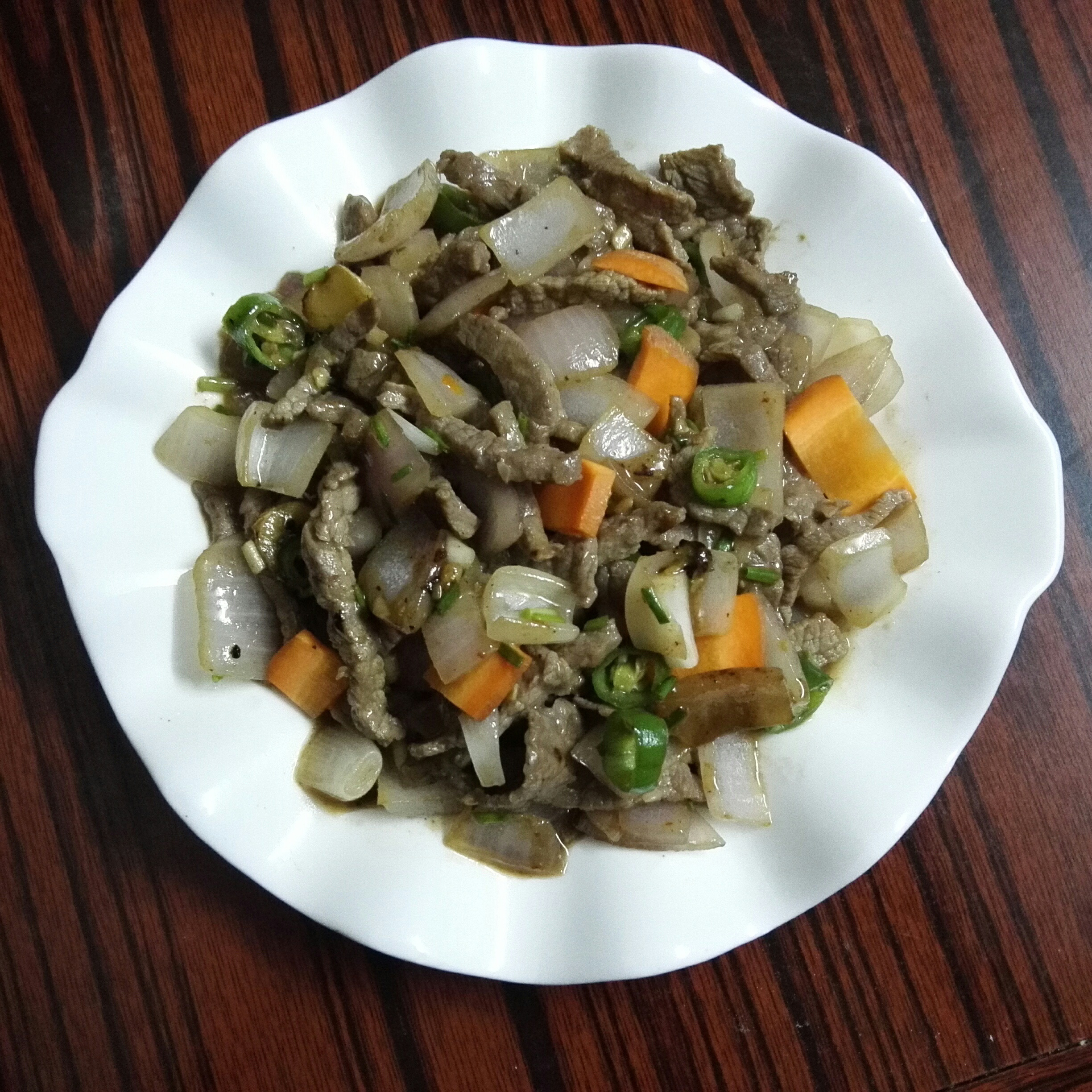 孜然洋葱炒牛肉粒