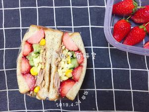 30天减脂餐第17天:草莓三明治/藜麦鸡胸卷心菜/红薯金枪鱼寿司的做法 步骤1