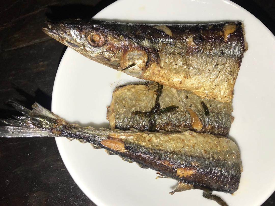 煎秋刀鱼