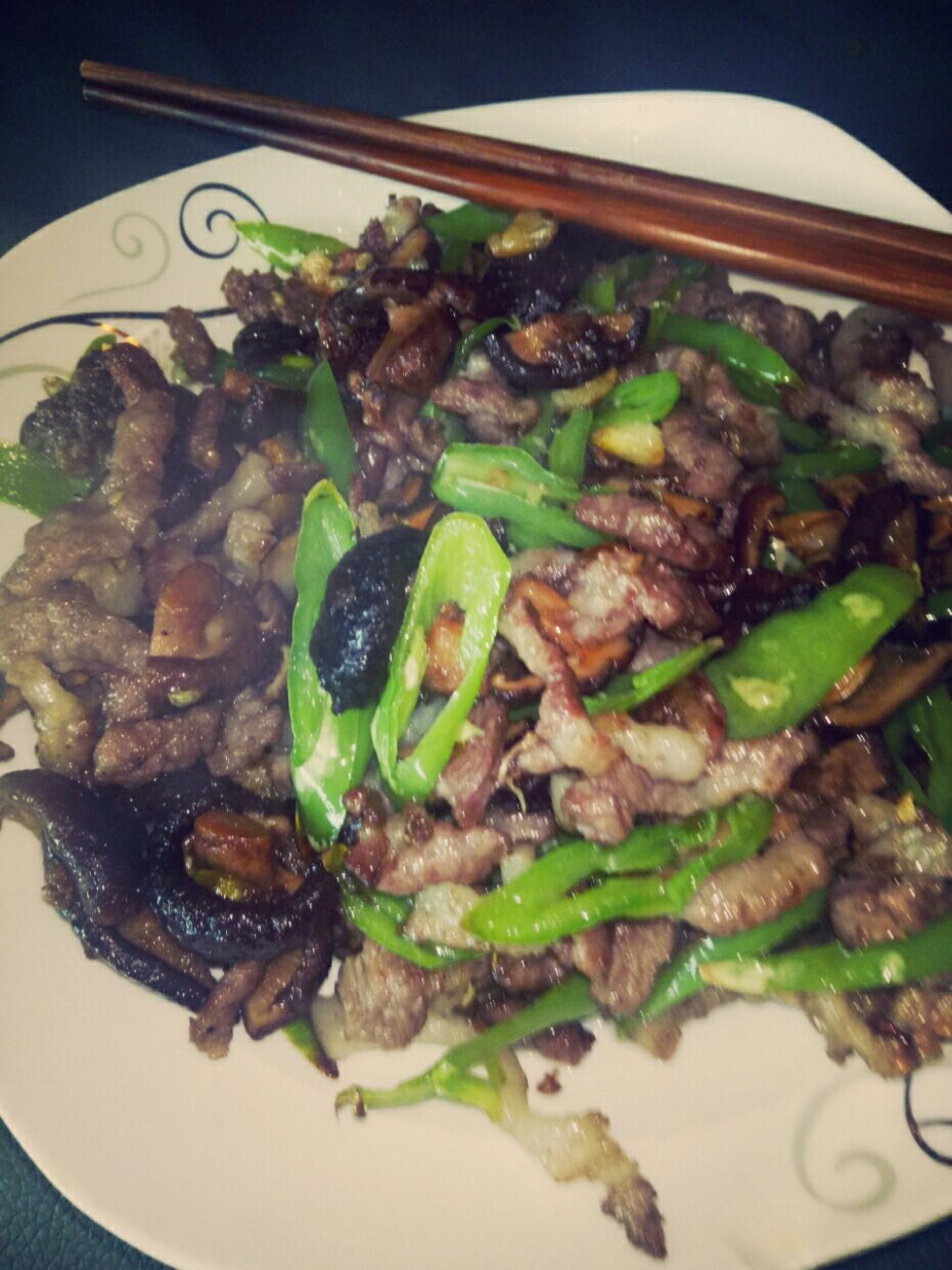 蘑菇青椒炒肉