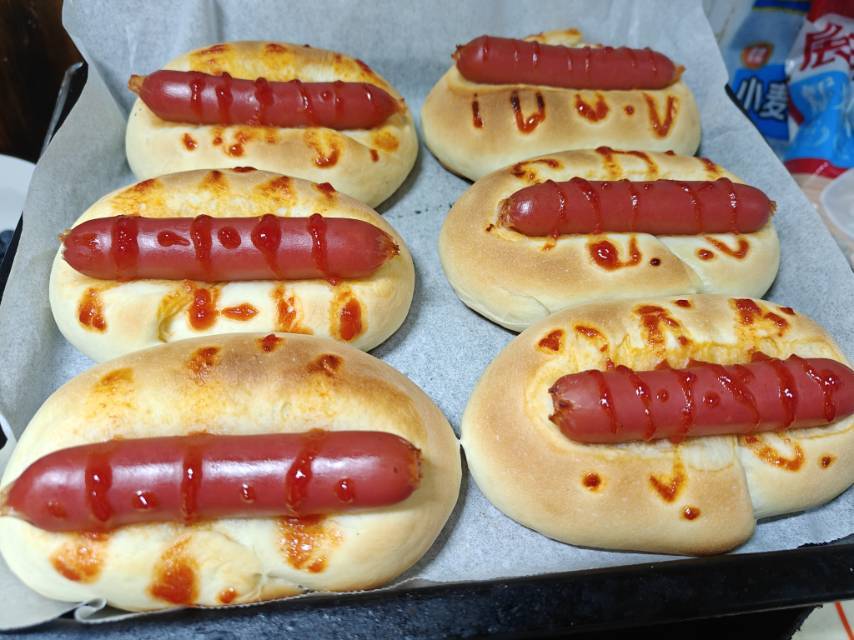 一个面团撑起一家店的台式面包—香肠面包
