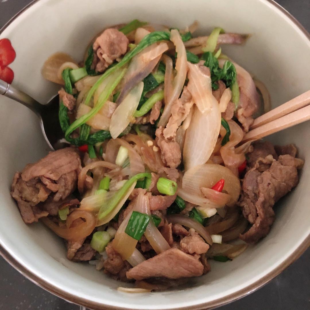 日式肥牛盖饭（牛丼）——巨好吃的超级简易懒人版