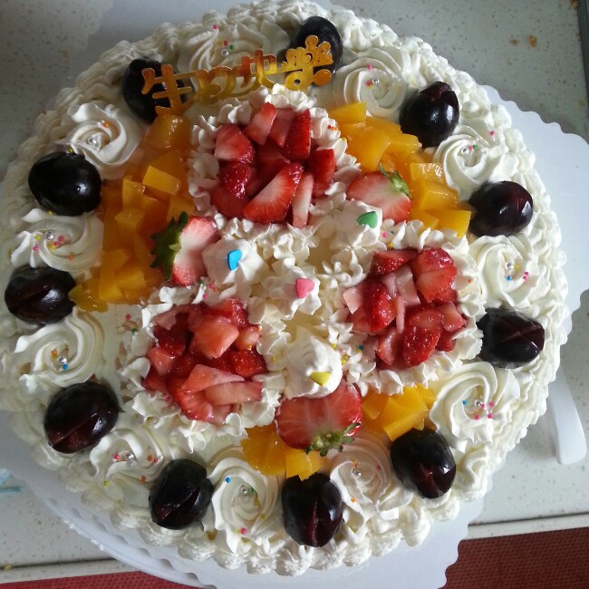 奶油水果装饰蛋糕