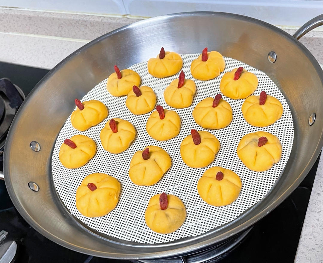 宝宝辅食：枣泥迷你南瓜馒头