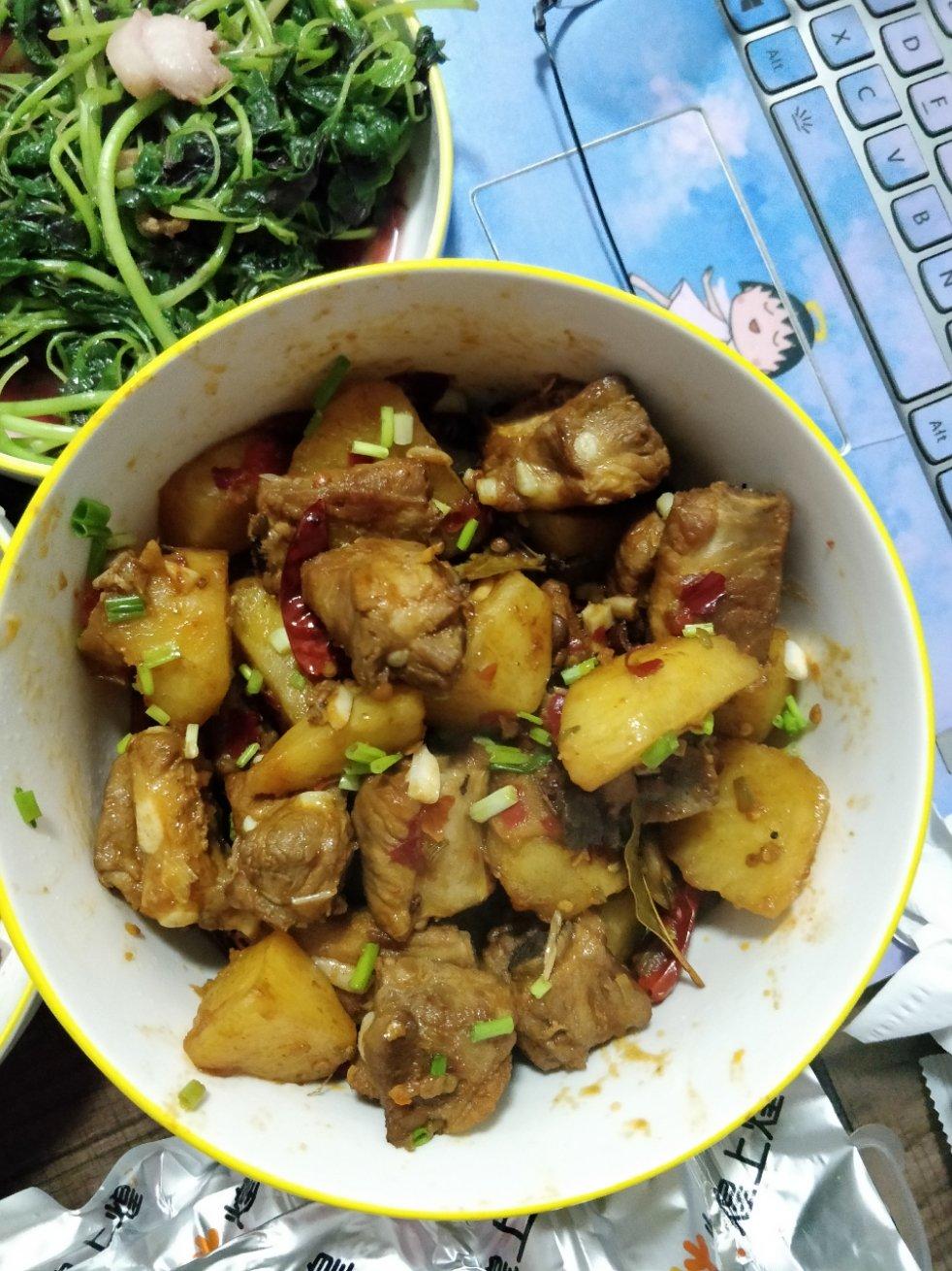 土豆烧排骨