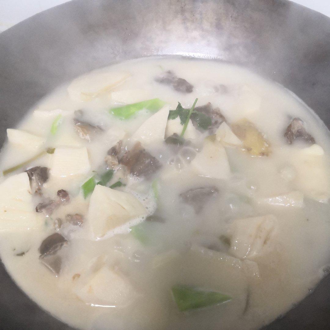腊排炖莴笋