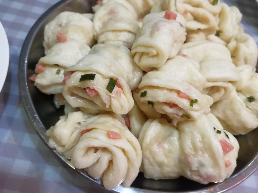 最好吃的火腿葱香花卷—附让葱不变黄的小窍门