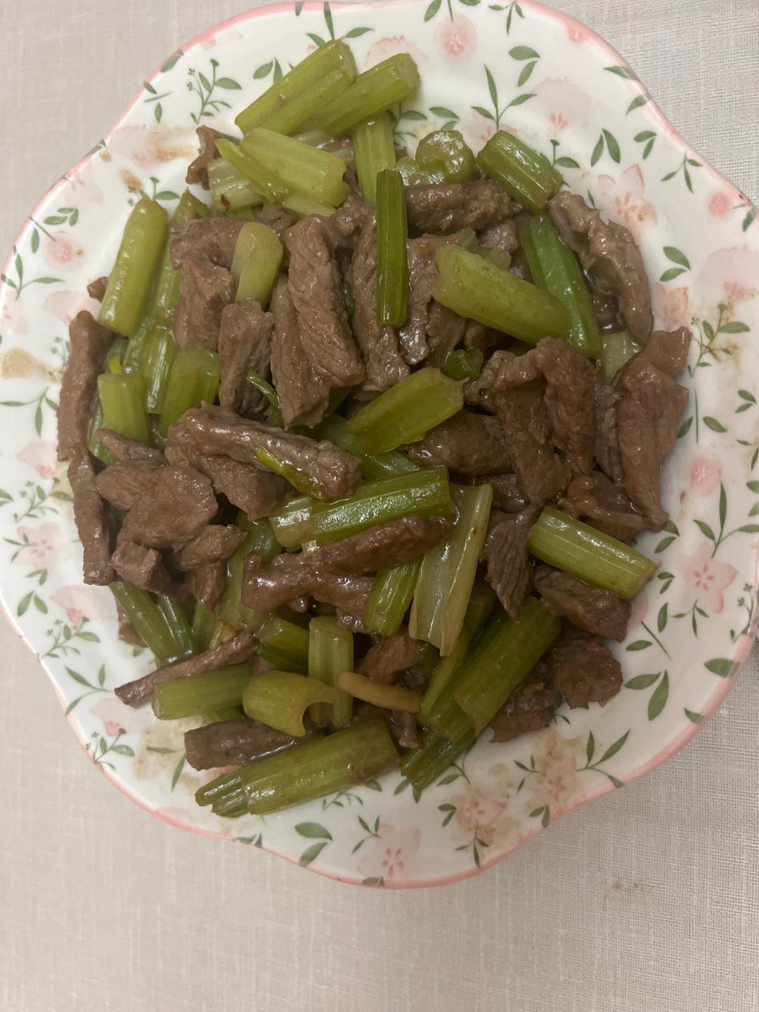 牛肉炒芹菜(不老不柴嫩滑多汁)