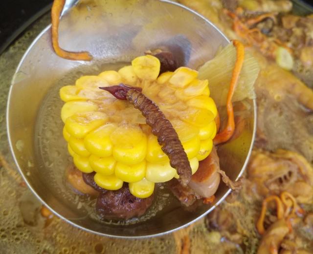 黄金菇、虫草鸡汤的做法