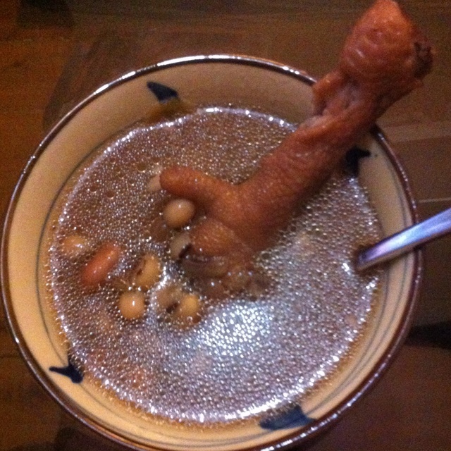 花生眉豆煲鸡脚