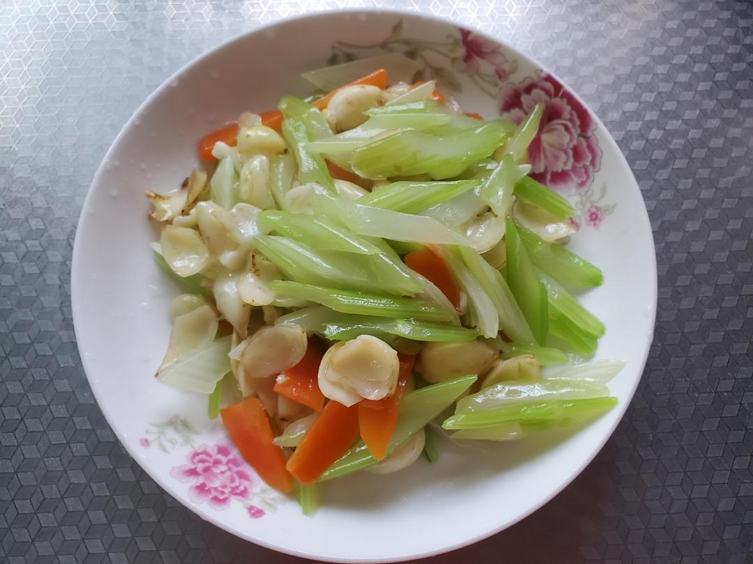 西芹炒百合