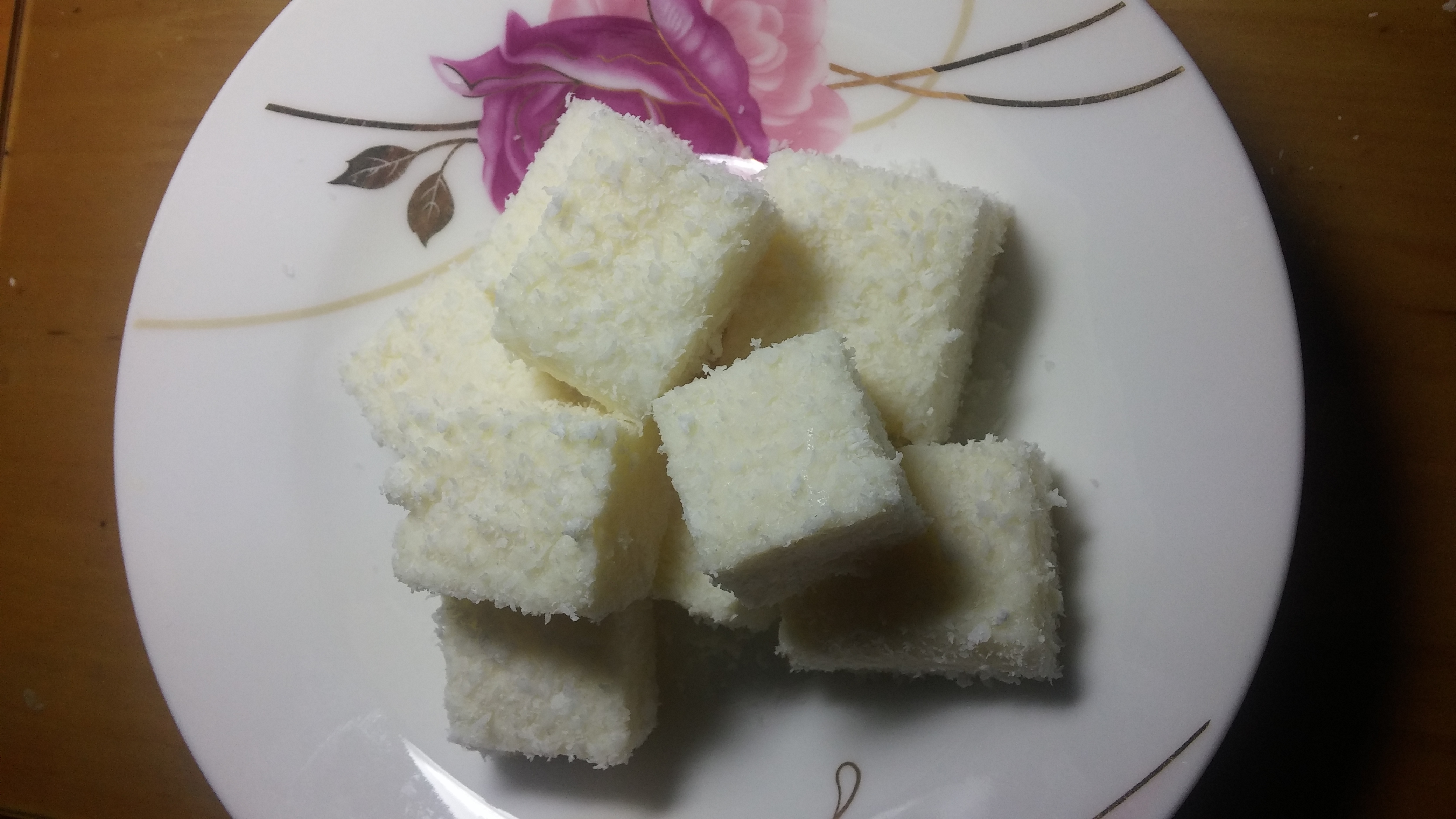 尒妮酱做的椰丝牛奶小方糕