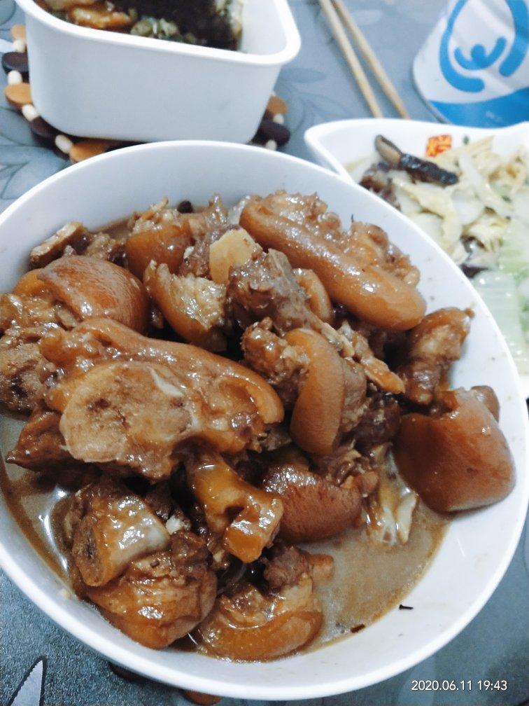 美味的家常菜：红烧猪蹄