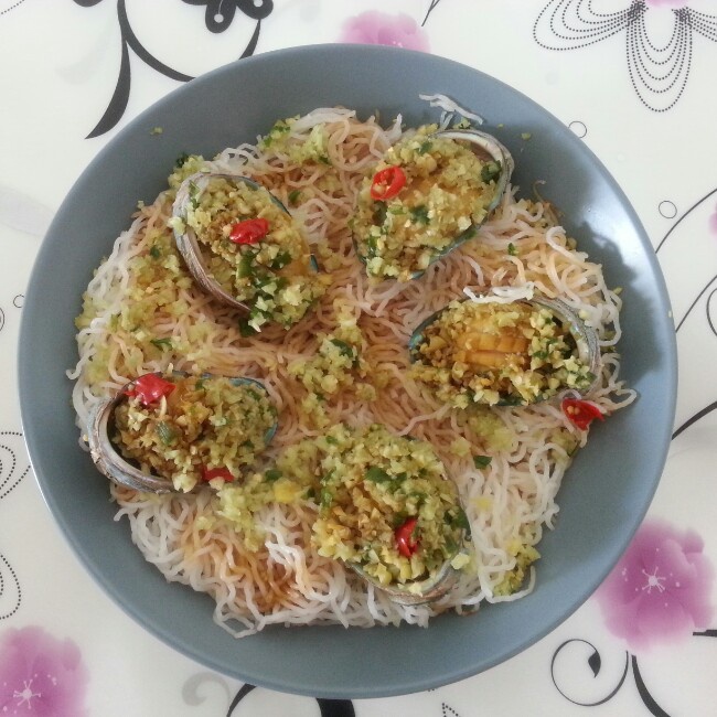 蒜蓉粉丝蒸鲍鱼