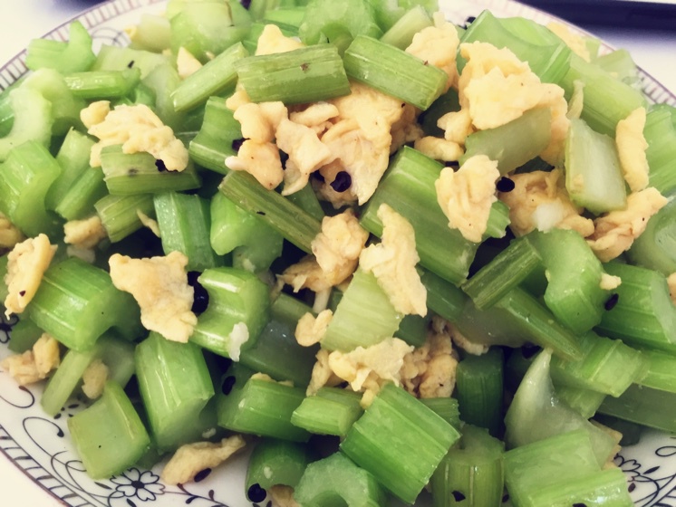 芹菜炒鸡蛋