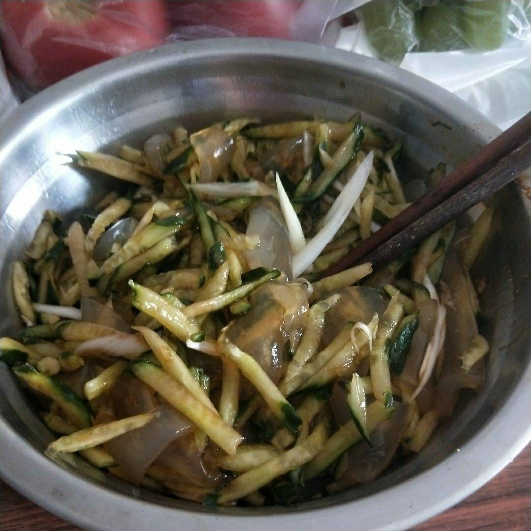 黄瓜拌拉皮