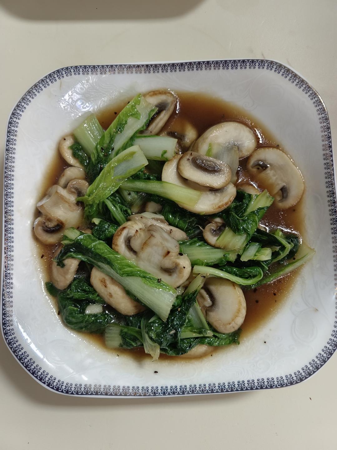鲜美的口蘑炒青菜