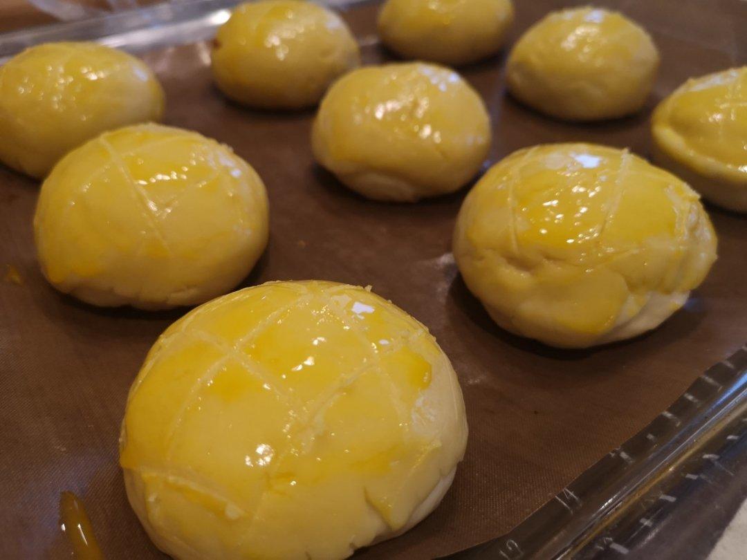 好吃到炸裂的港式菠萝包（附带制作酥皮的小视频）