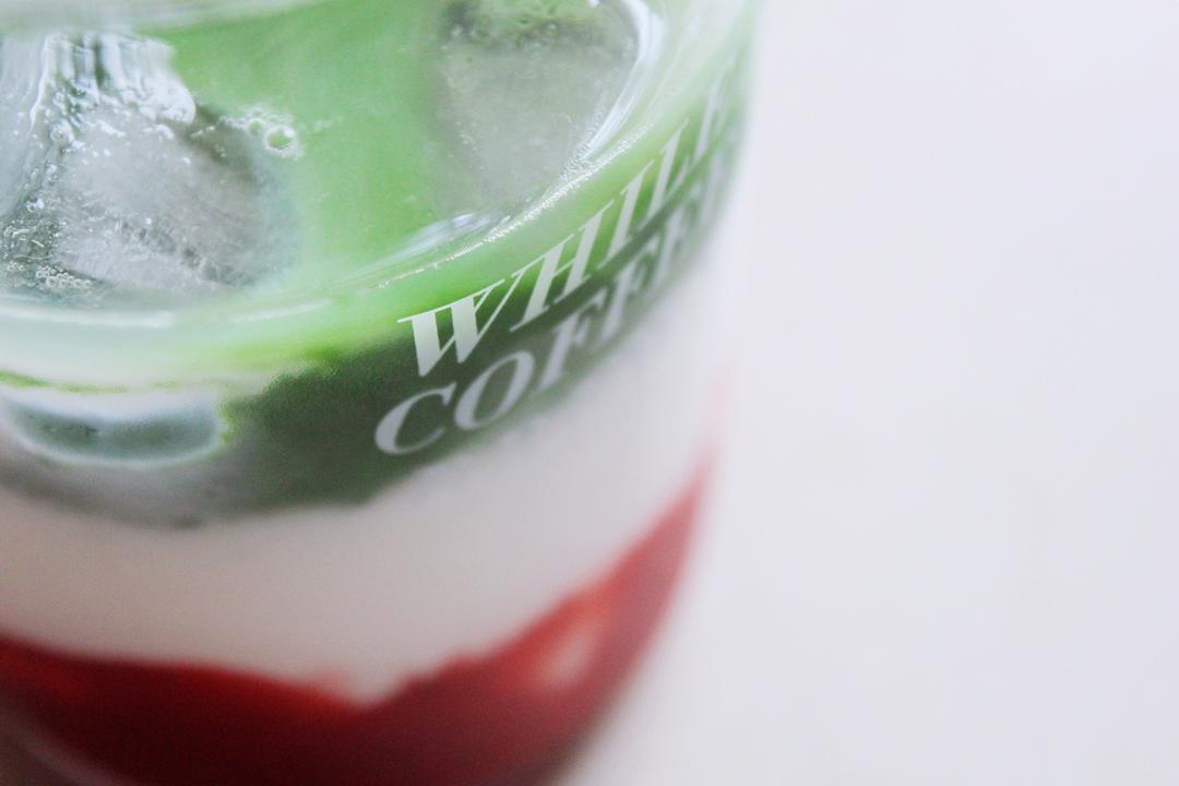 三层渐变草莓抹茶拿铁