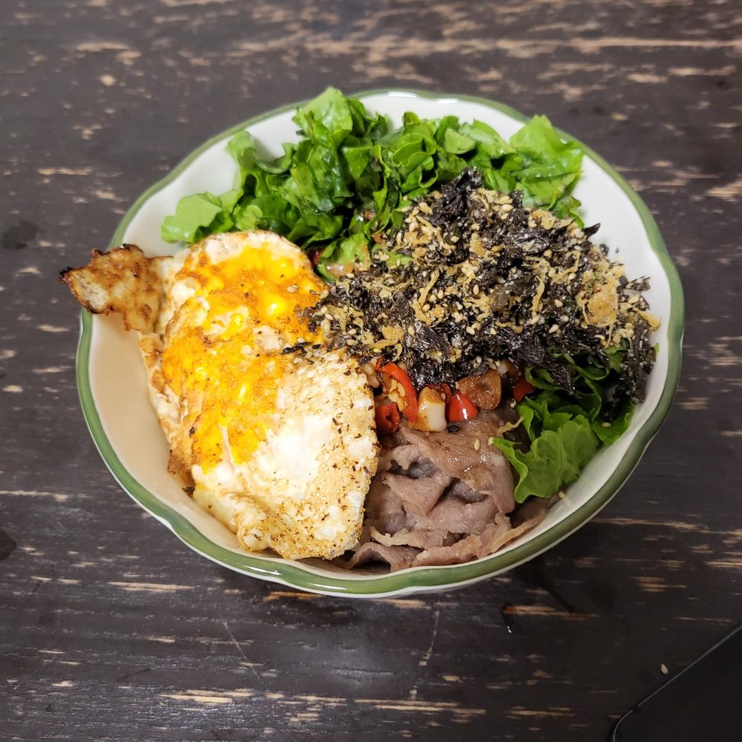 生菜牛肉拌饭
