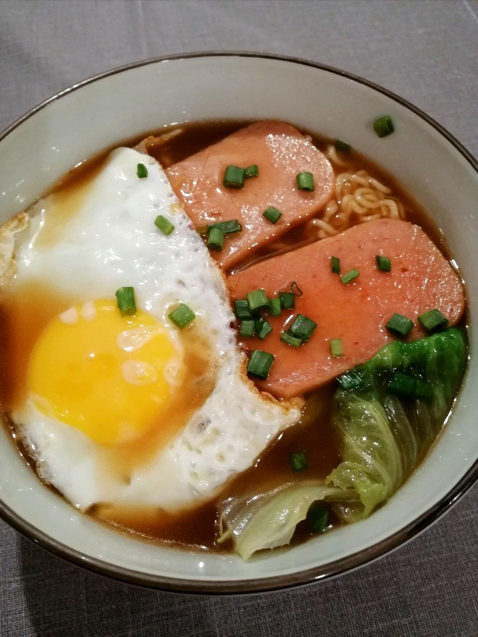 视频菜谱 餐蛋面 | 豪华版方便面 爱吃乐团rosemary