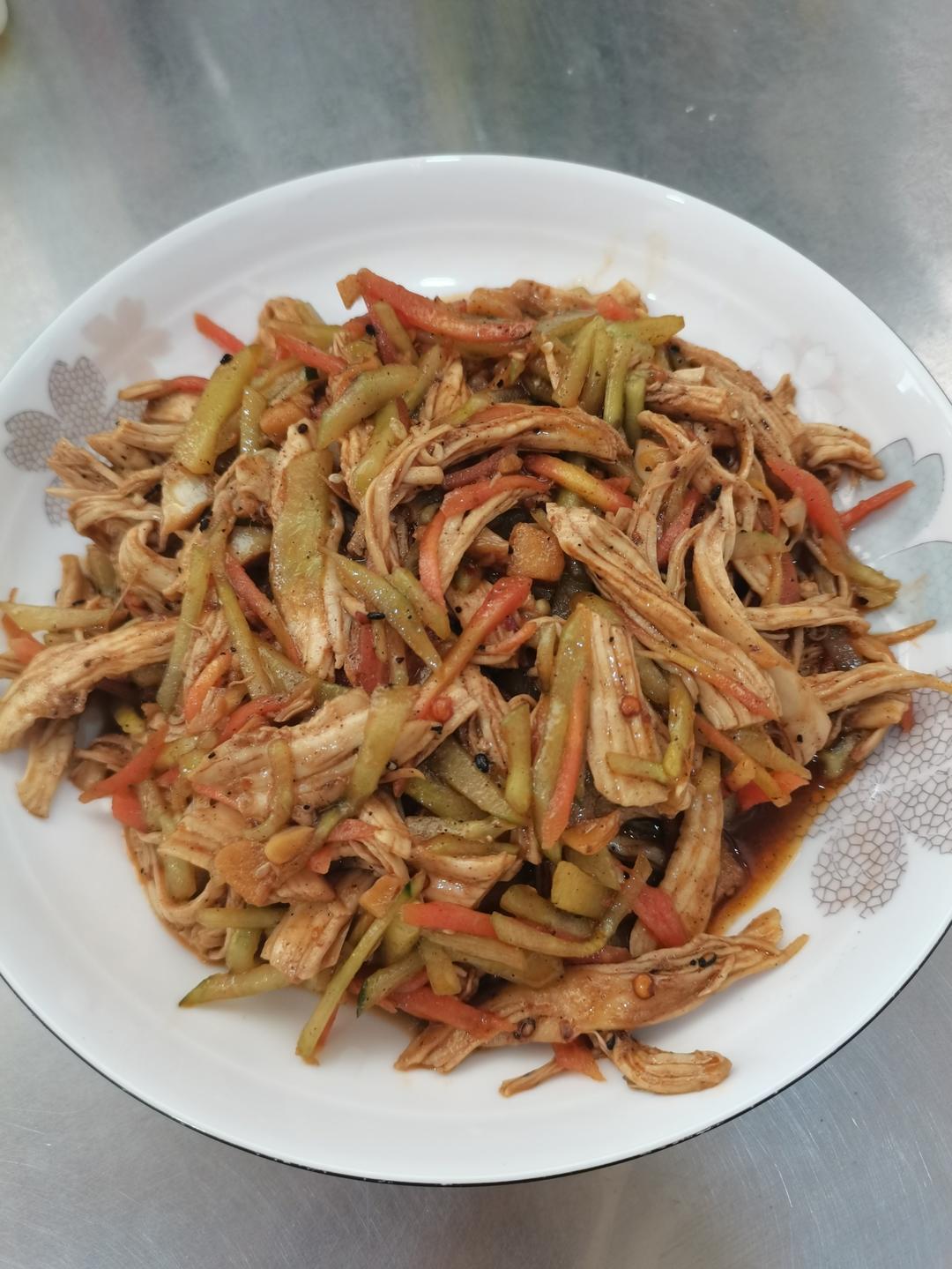 凉拌黄瓜鸡丝，好吃不胖