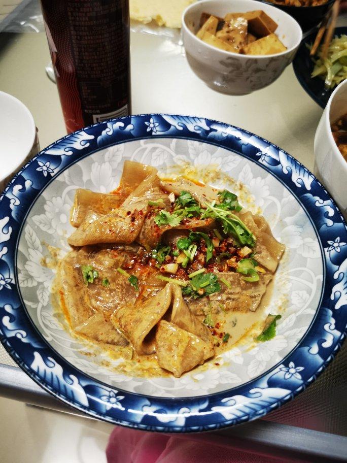 麻酱流汁宽粉