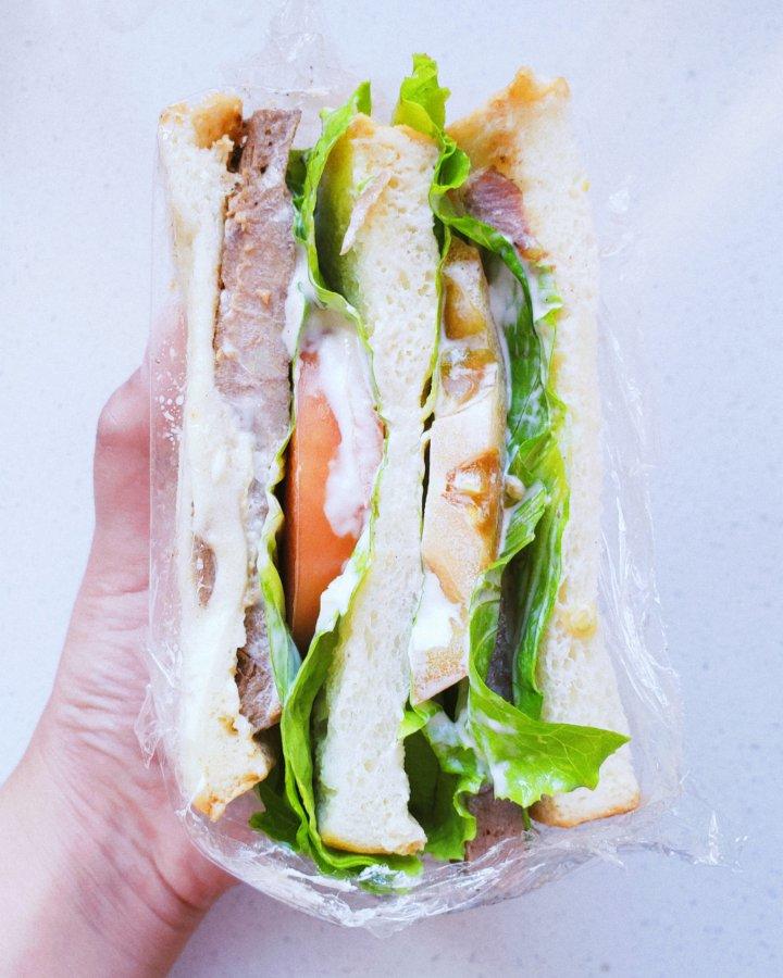 黑椒腿排三明治