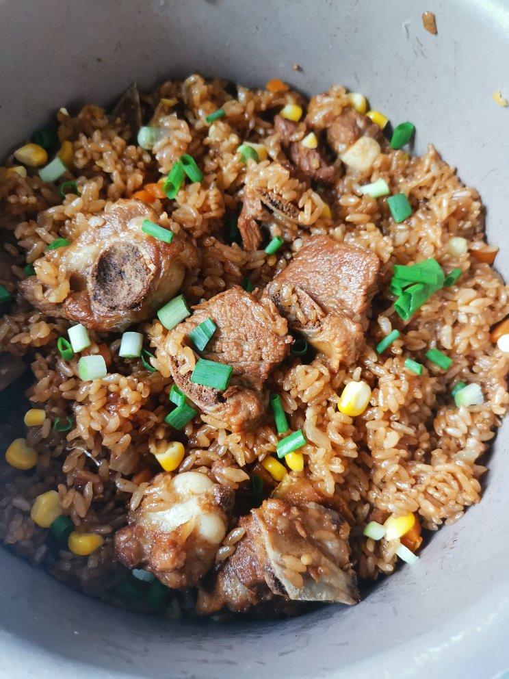 【排骨焖饭】