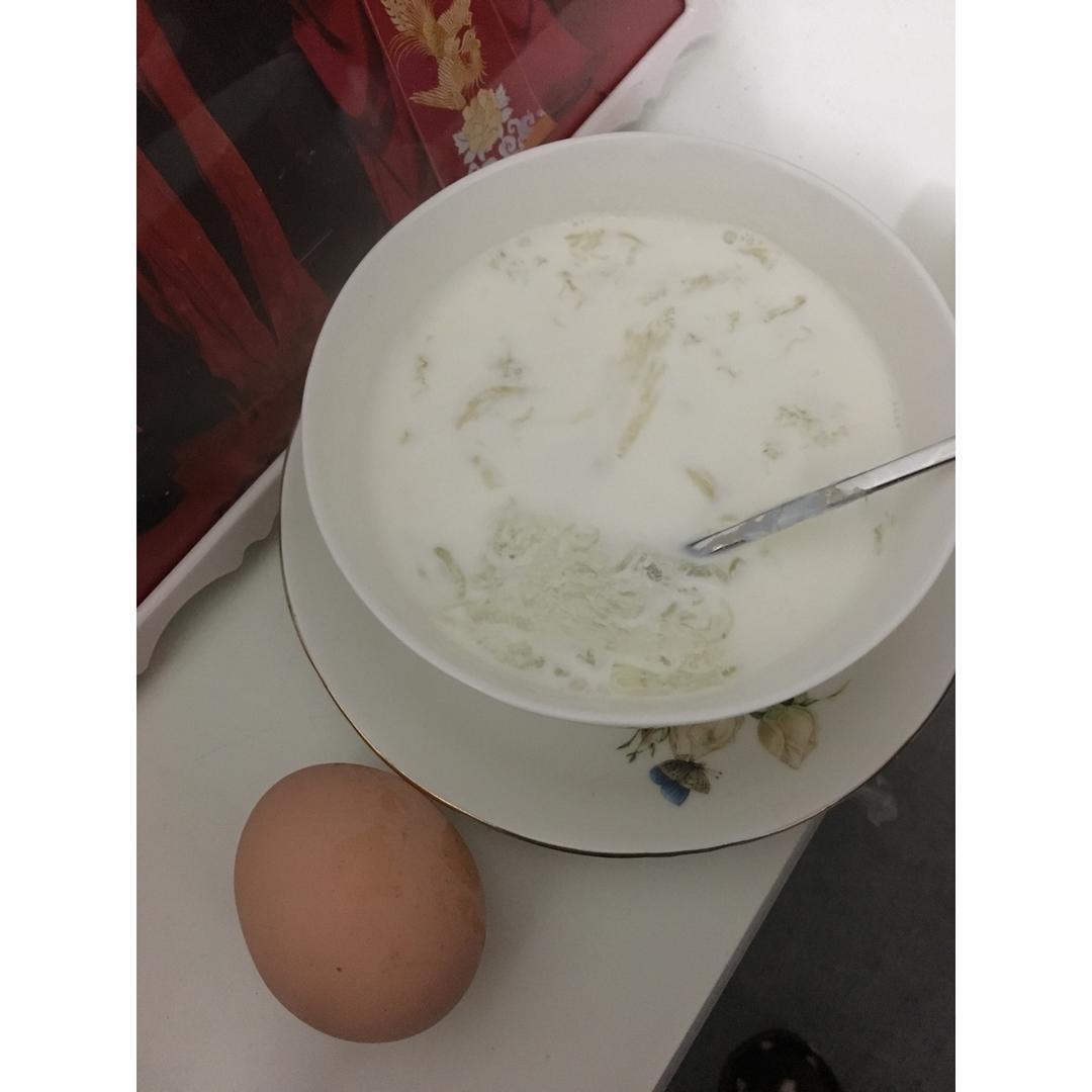 鲜奶炖燕窝
