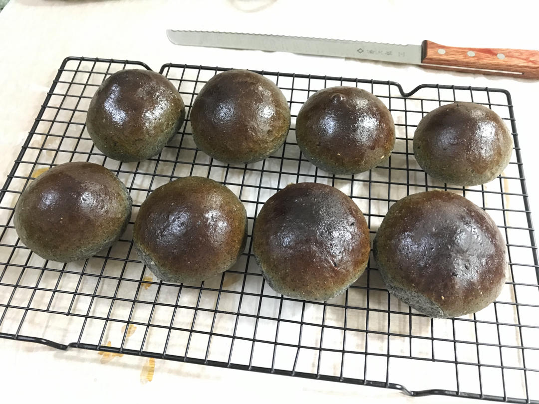 黑芝麻小圆面包