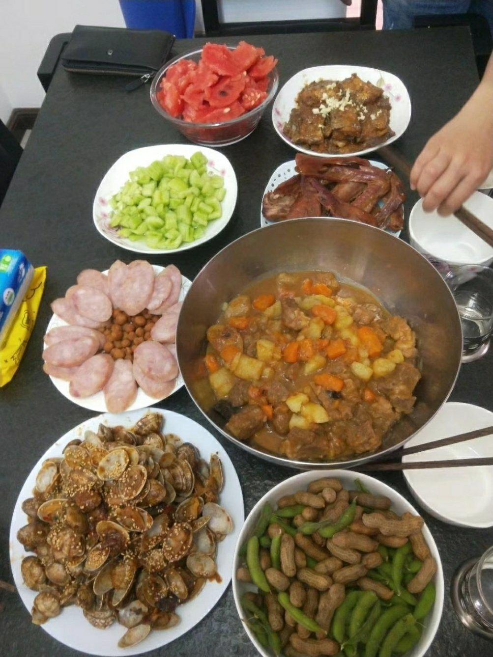 金针菇肥牛番茄锅