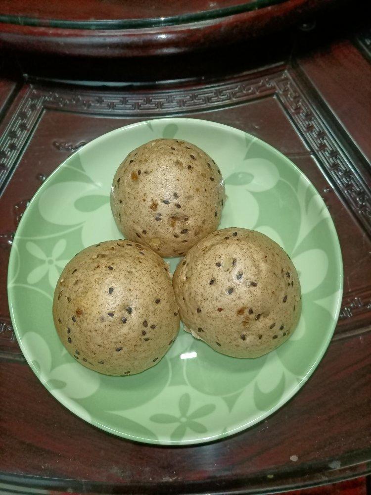 全麦无糖核桃红枣芝麻馒头