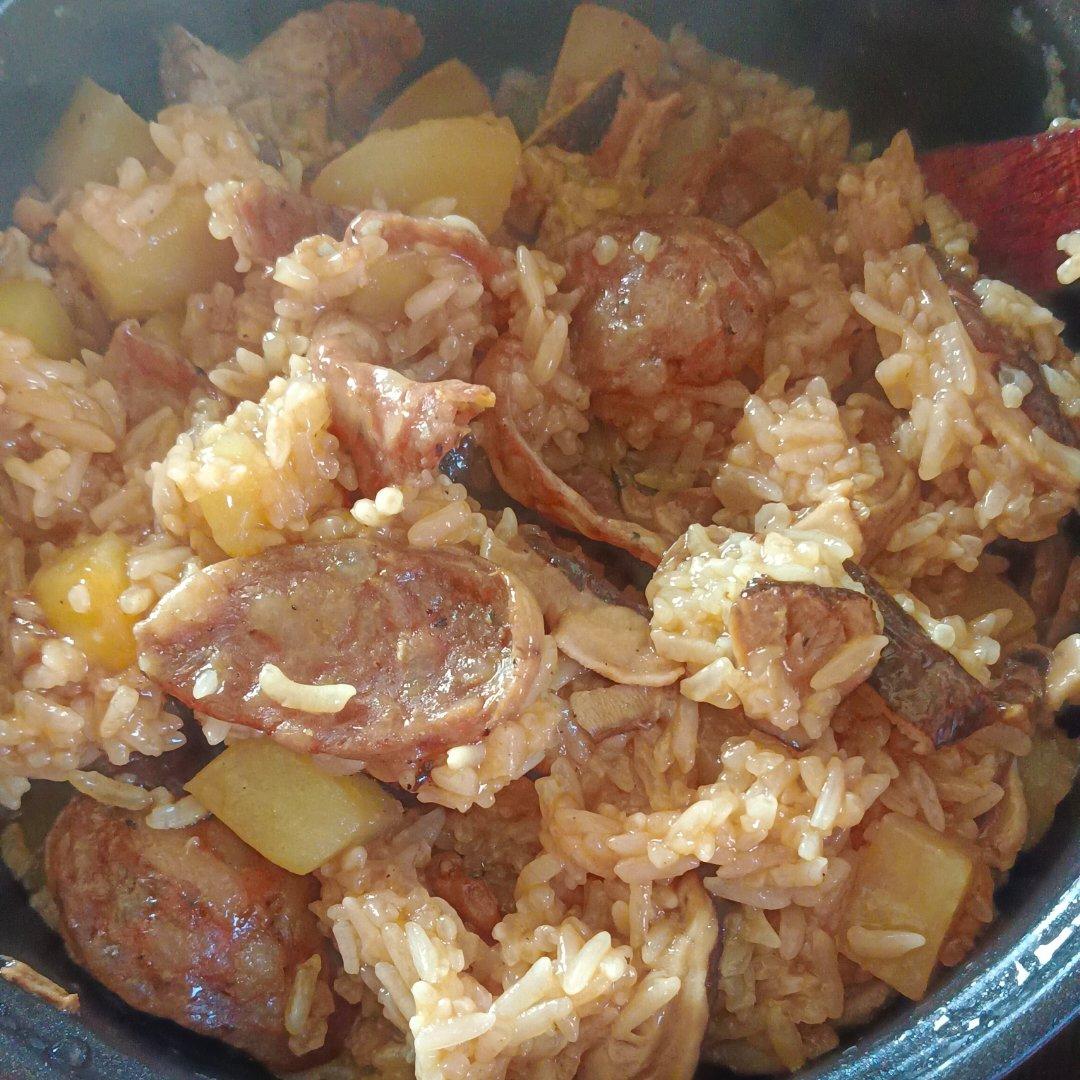 香菇腊肠土豆焖饭