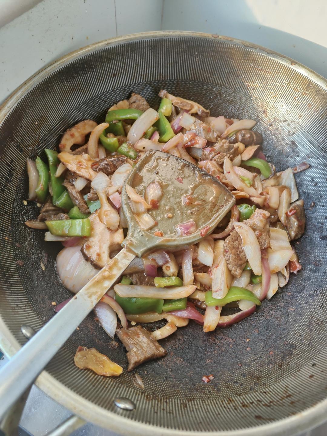 老少皆宜的一道“青椒洋葱爆炒牛肉”