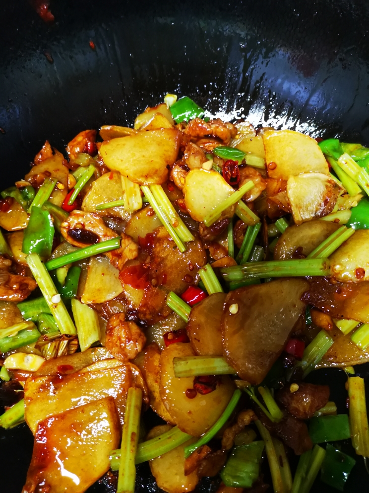 超香滴！干锅•土豆片的做法