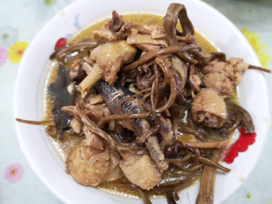 茶树菇炖鸡