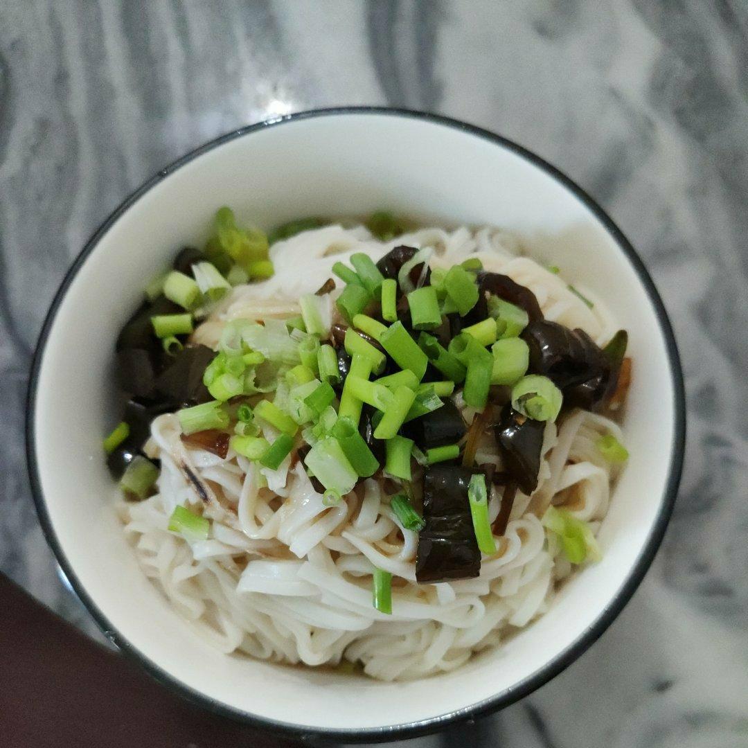 葱油拌面Spring Onion Noodles
