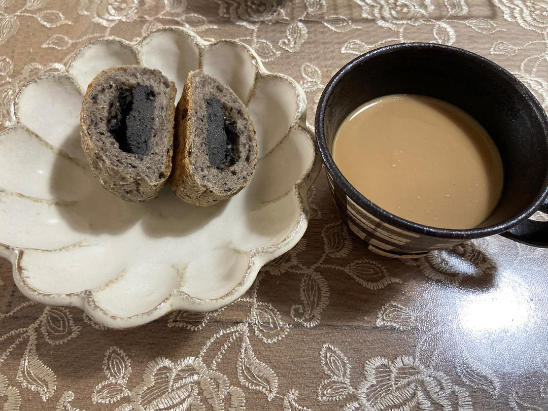 双倍黑芝麻餐包