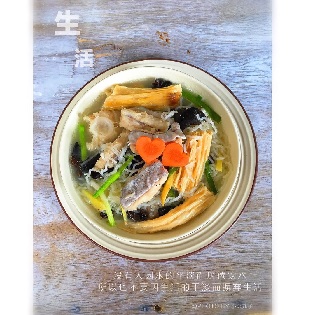 排毒养生~腐竹木耳鳗鱼汤