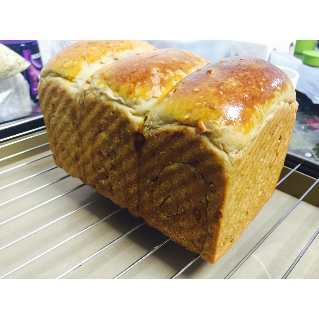全麦黑芝麻核桃吐司