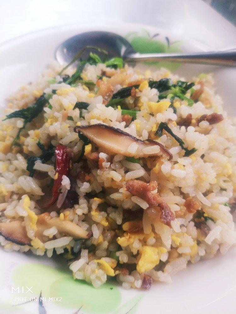 香菇鸡蛋酱油炒饭