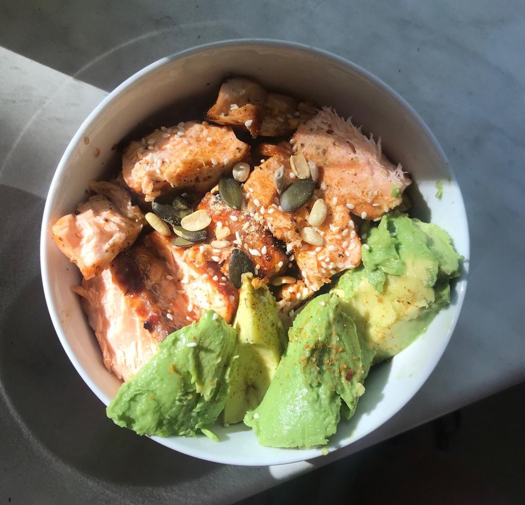 三文鱼牛油果拌饭