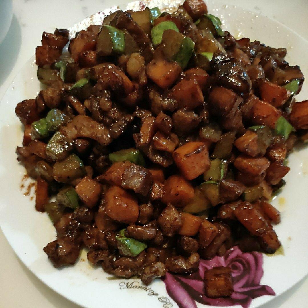 酱爆肉丁（简单快手下饭）