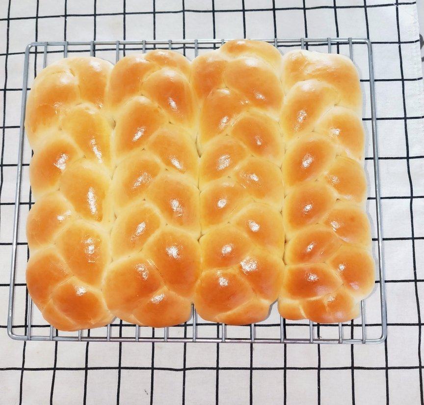 手揉面版拉丝排包(饺子粉+植物油也可以做出柔软拉丝滴面包哦)