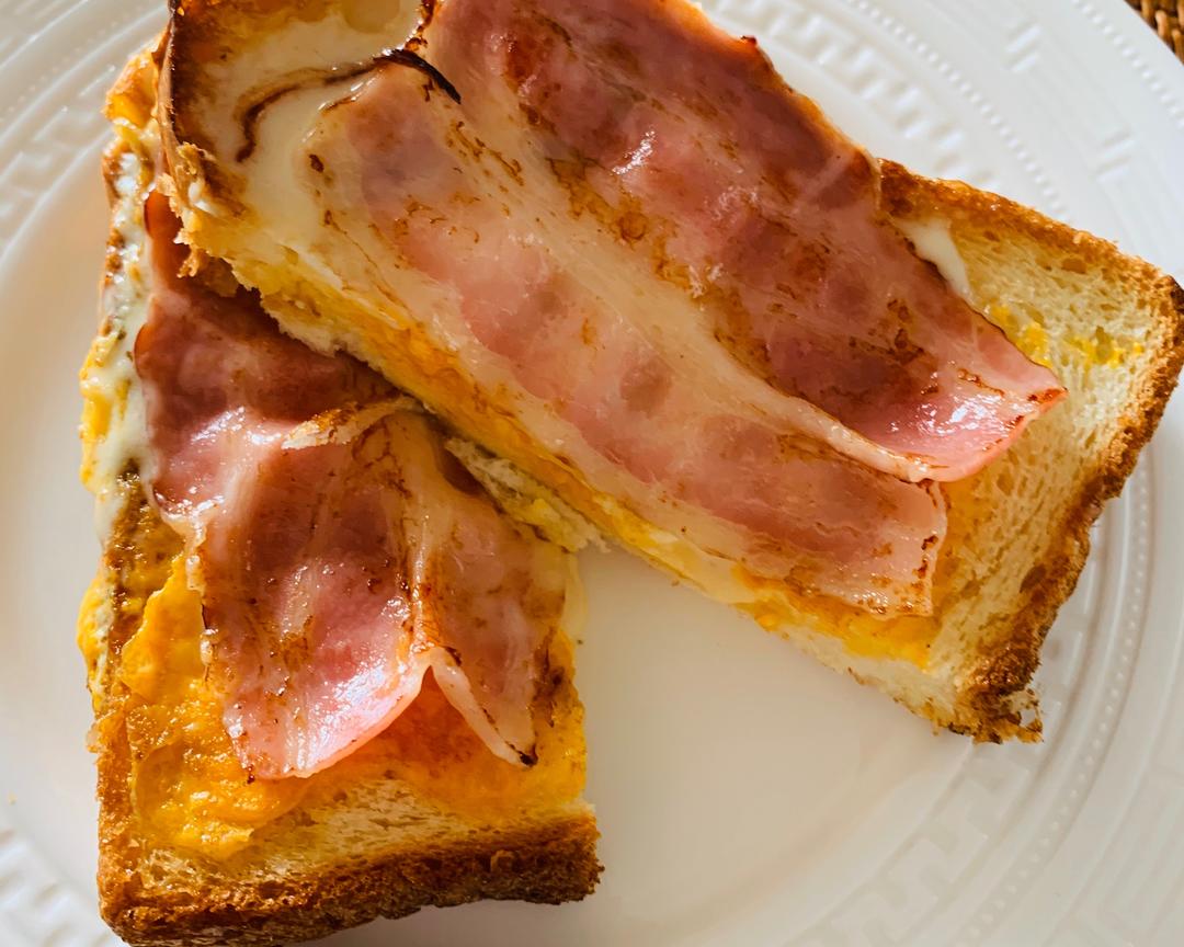 【5分钟早餐 】鸡蛋培根芝士吐司三明治