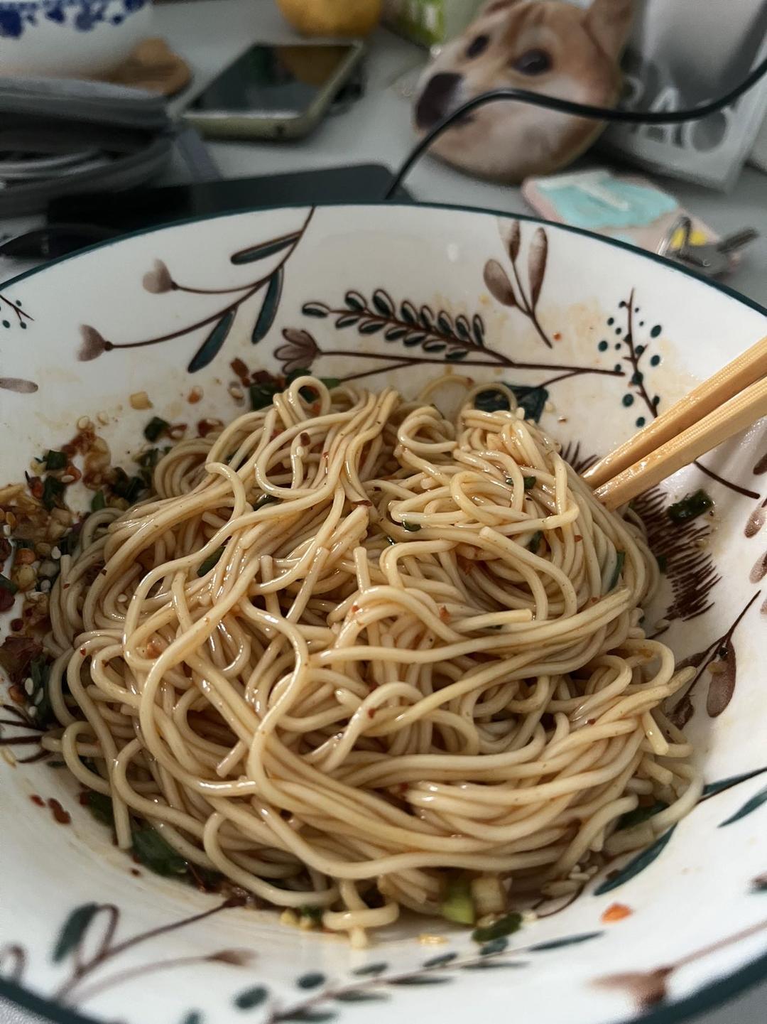 酸辣爽口的凉拌面！保证吃一次就上瘾