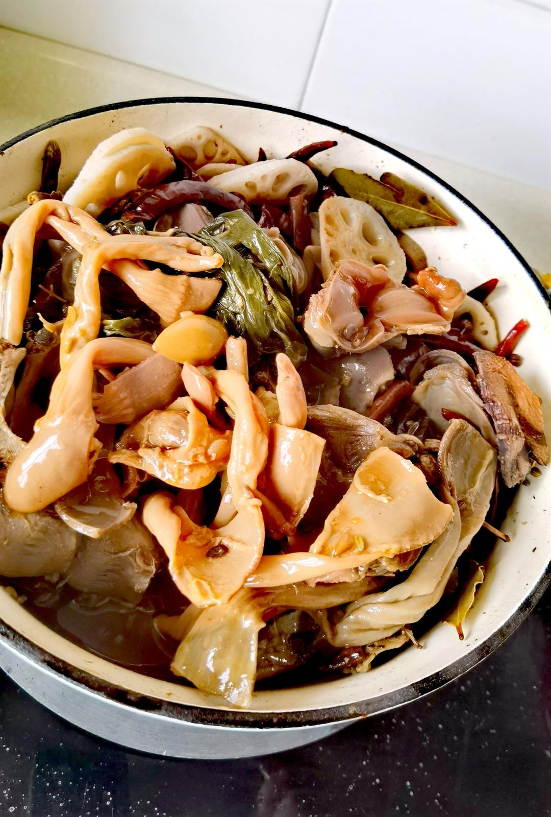香菇鸡肉焖饭【8月北鼎珐琅铸铁锅食谱】