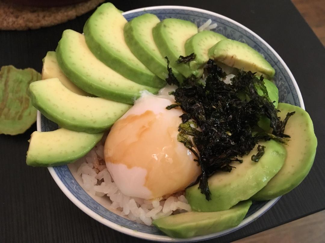 牛油果海苔肉松拌饭